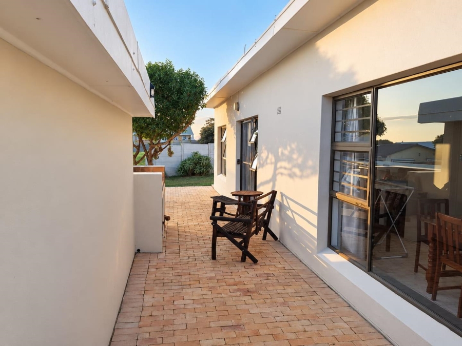 3 Bedroom Property for Sale in De Kelders Western Cape
